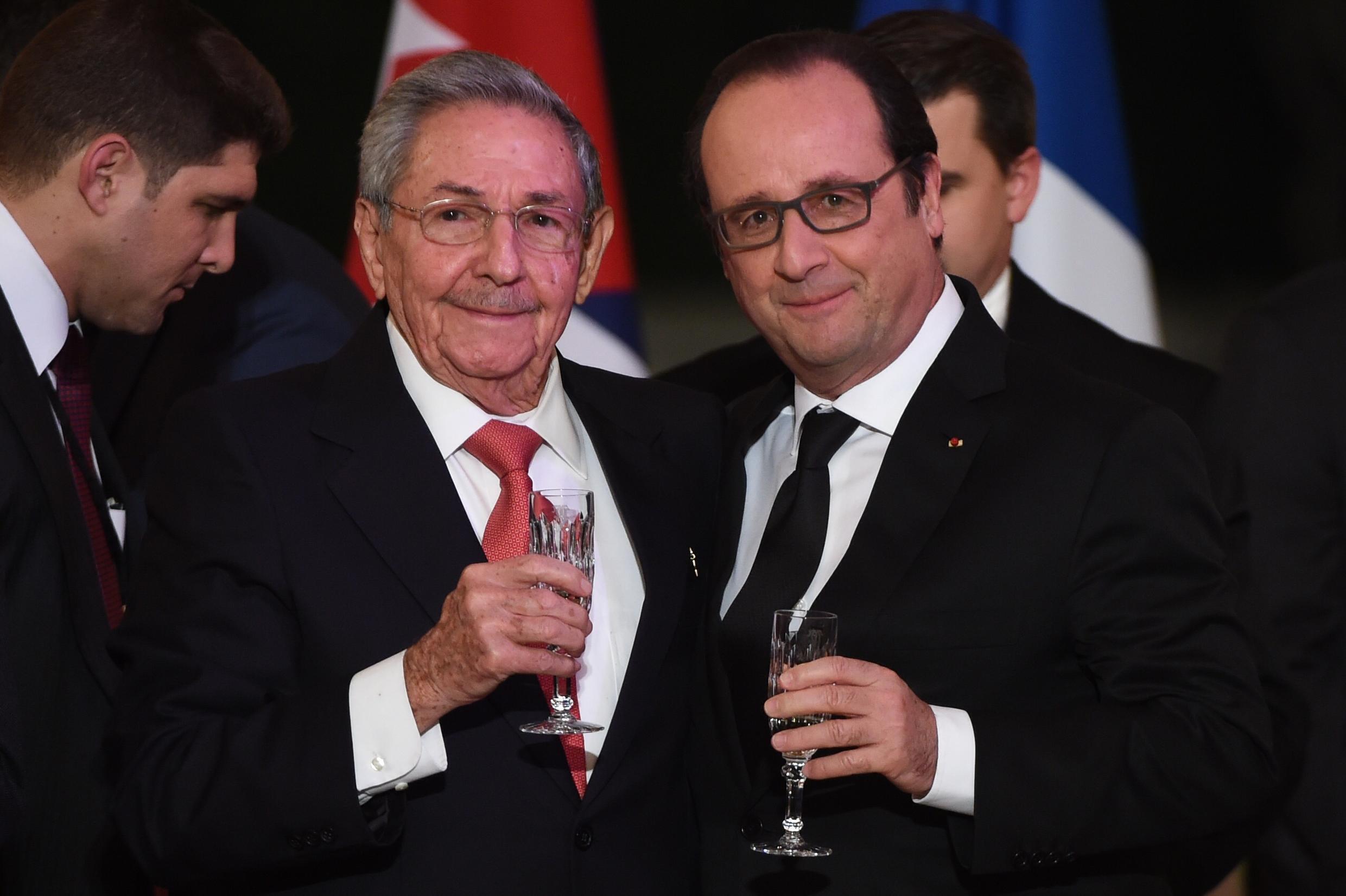 De Combien La France Est Endetté Raul Castro rentre de sa visite en France moins endetté