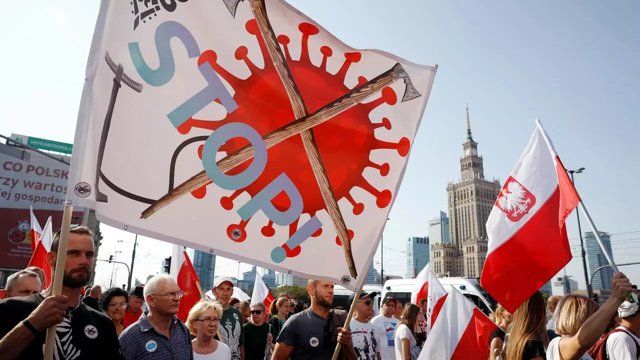 【国际时讯】波兰首都华沙现反口罩示威