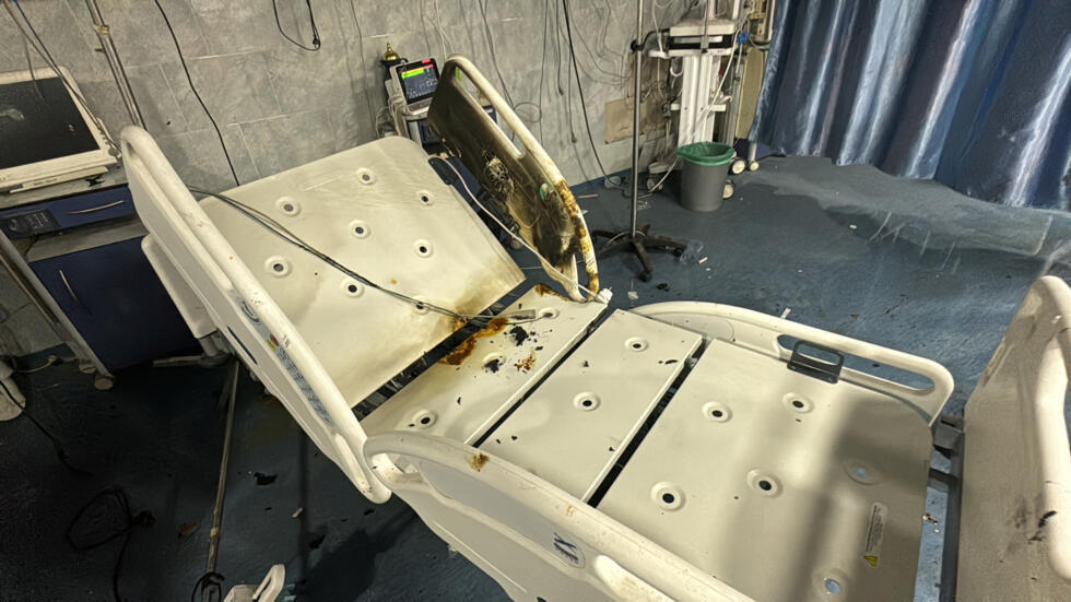 Kitanda kilichoharibiwa na shambulio la Israel katika Hospitali ya Kamal Adwan, kaskazini mwa Ukanda wa Gaza, Desemba 18, 2024.