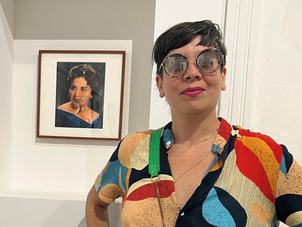 A artista venezuelana Olenka Carrasco apresenta a exposição "Patria", em Arles (3/7/23).