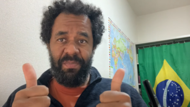 O brasileiro Júlio César Pereira da Silva dá dicas de como falar idiomas em seu canal do Youtube Gengotaku.