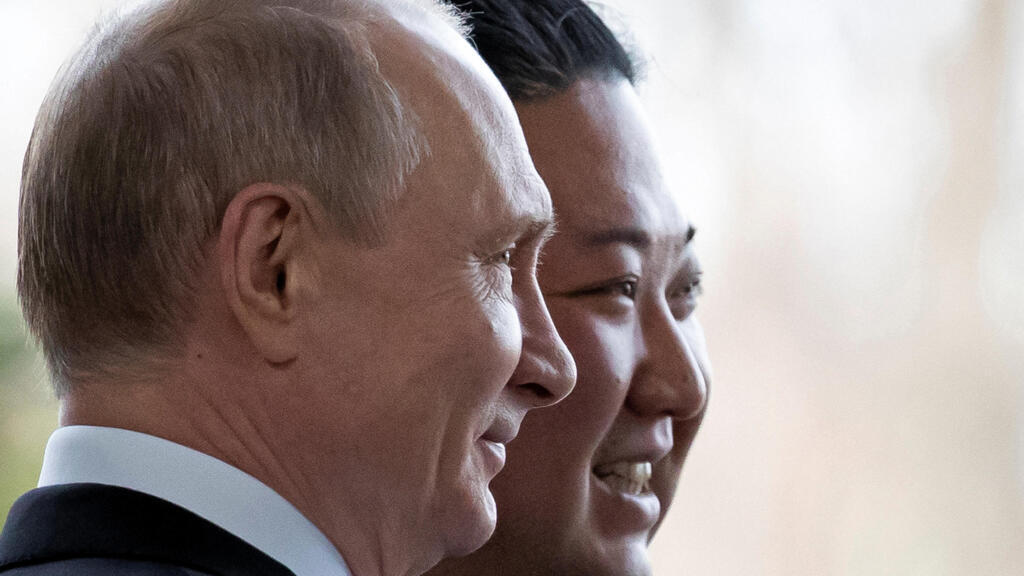 Le président russe, Vladimir Poutine et son homologue nord coréen, Kim Jong-un à Vladivostok en Russie, le 25 avril 2019.