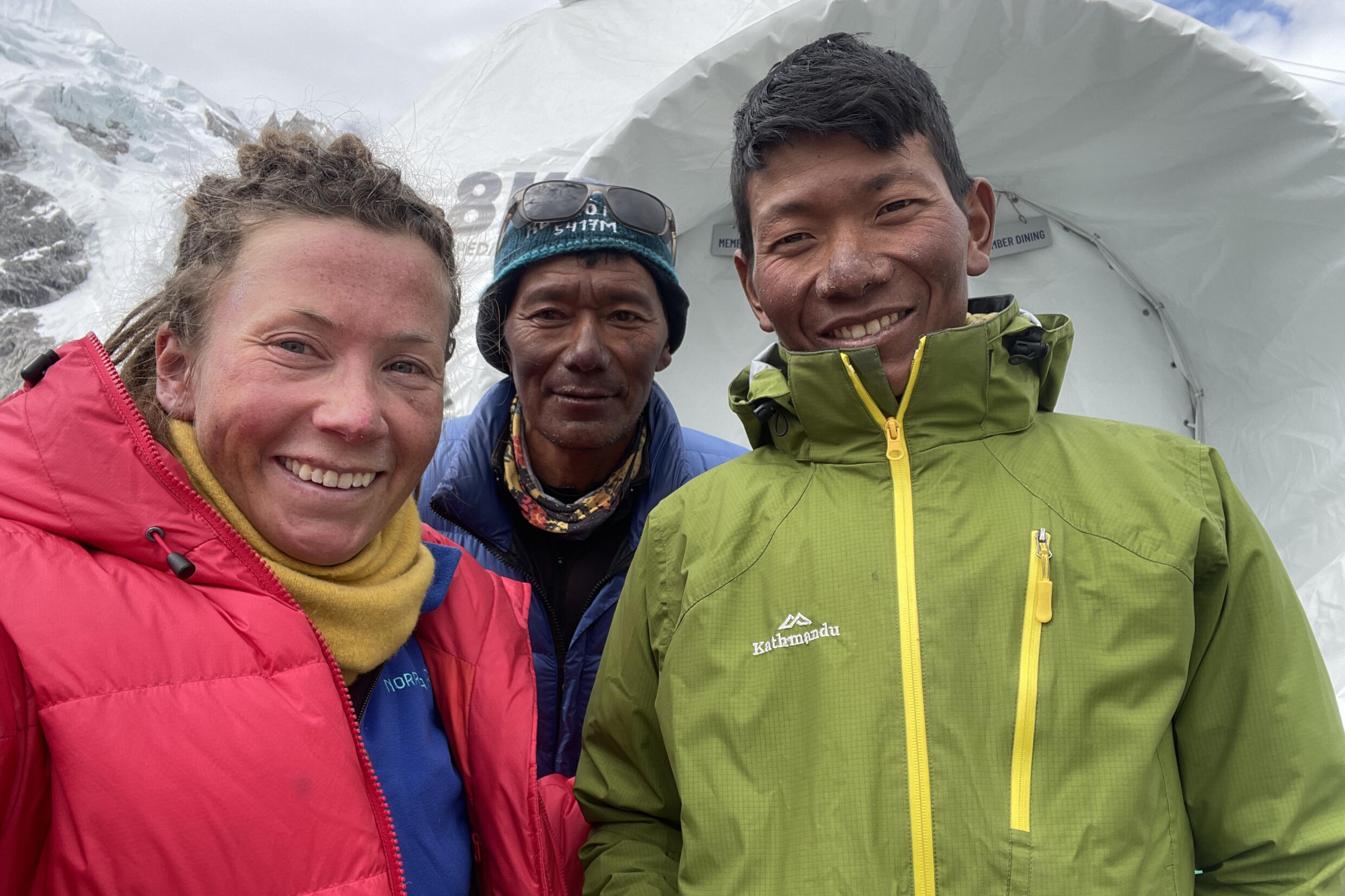 Norweżka Kristin Harila (L) w obozie bazowym Mount Everest 23 maja