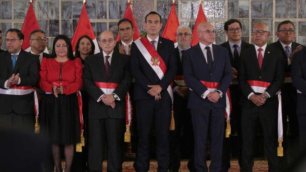 Pérou: le nouveau président par intérim José Jeri confronté à de nombreux défis
