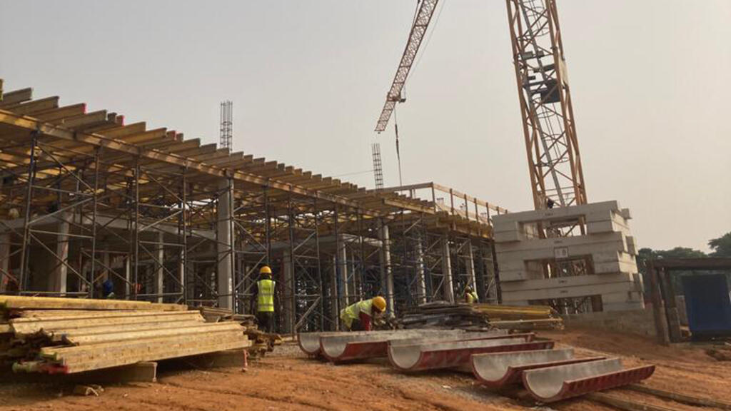 Vue du chantier du nouveau marché de Yopougon (Côte d'Ivoire).(image d'illustration)