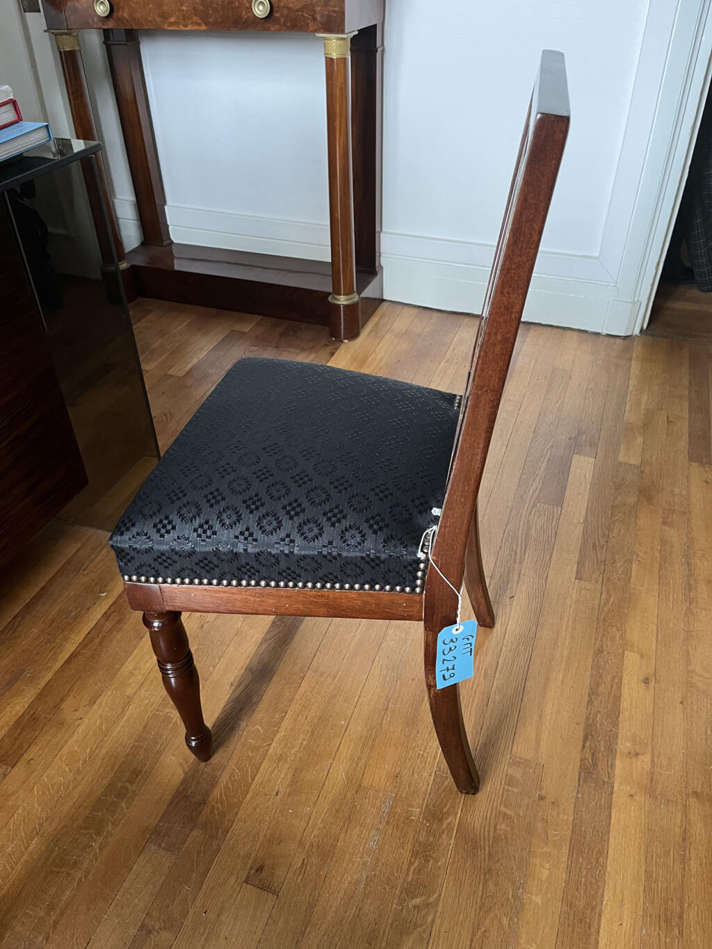 Assise et son étiquette au Mobilier national