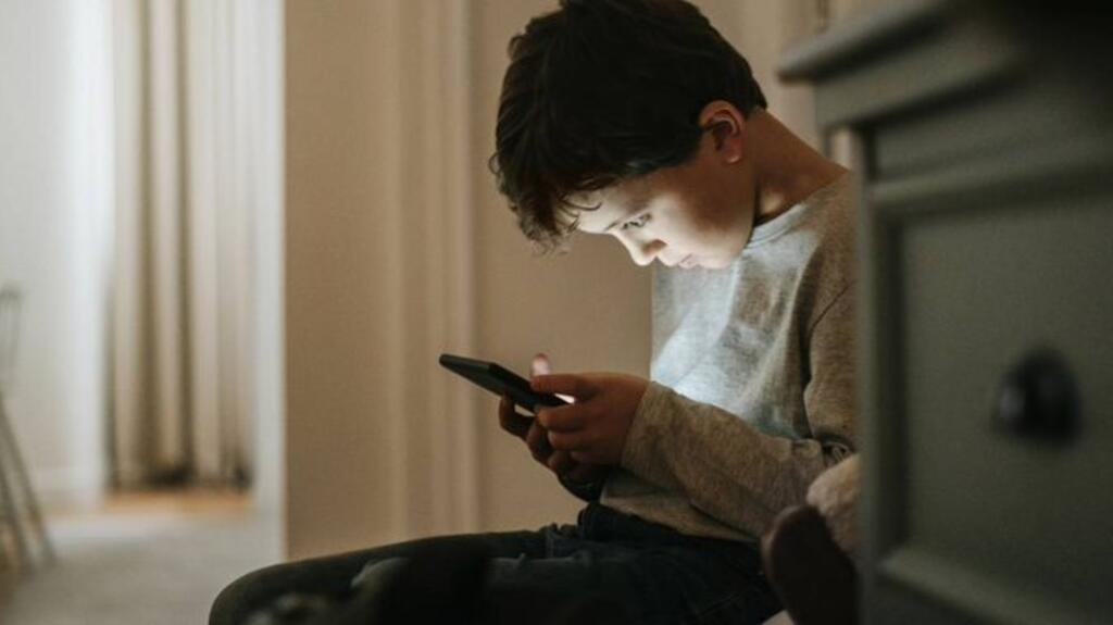 L’Ofcom, le régulateur britannique du numérique, prépare l’Internet le « plus sûr » du monde pour les enfants.