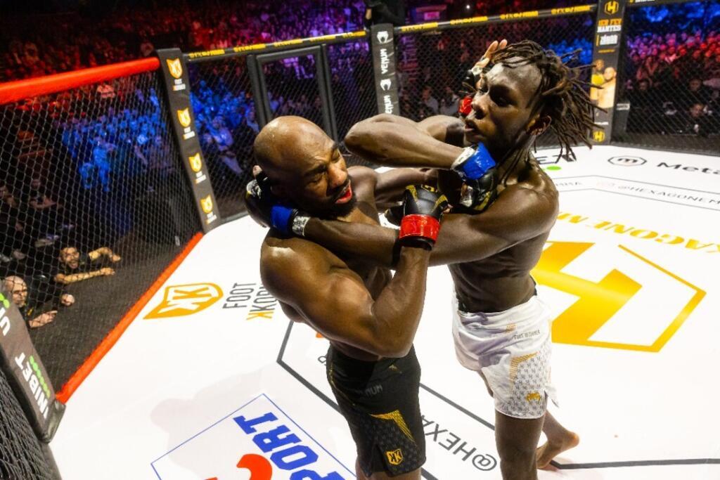 Oualy Tandia face à Christopher Odena lors de la soirée Hexagone MMA au Zénith (Paris) le 10 janvier 2025