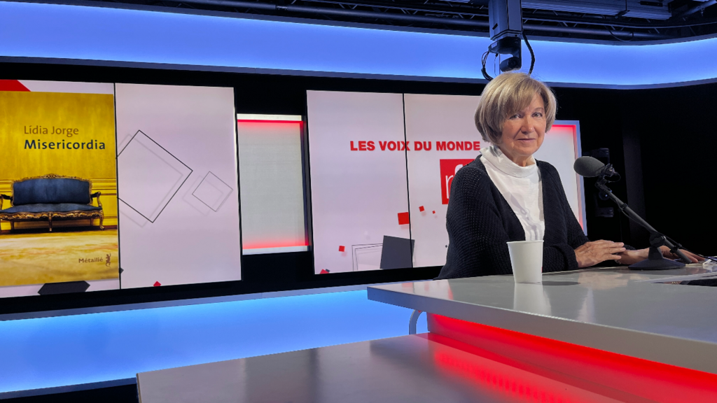 A ilustre escritora Lídia Jorge nos estúdios da RFI, em Paris, em 12 de setembro de 2023.