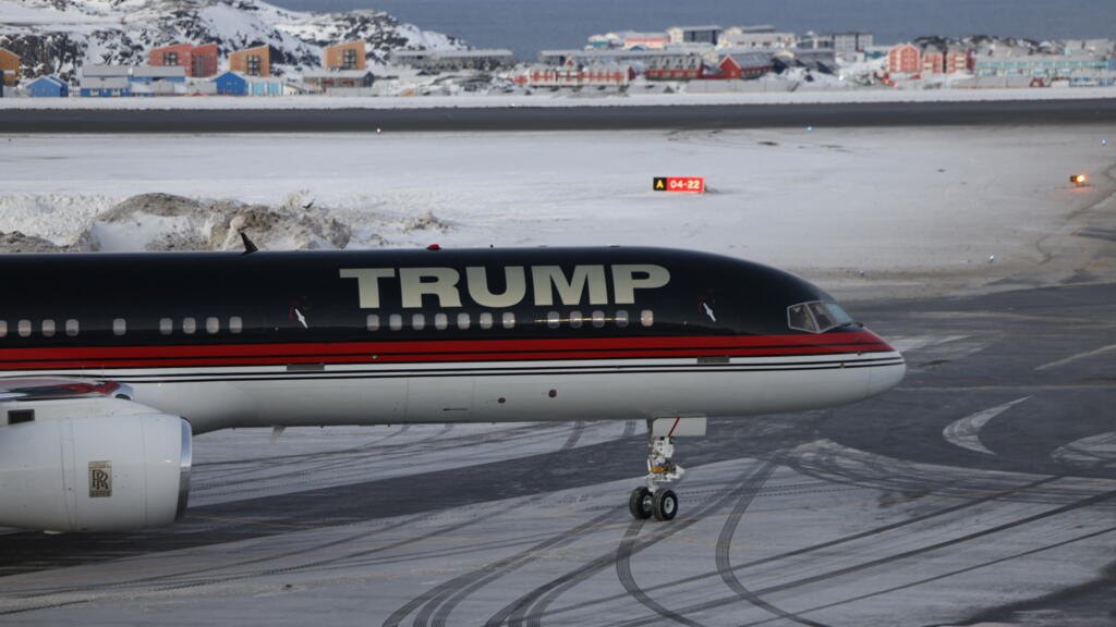 Uma aeronave supostamente transportando o empresário americano Donald Trump Jr. chega a Nuuk, na Groenlândia, em 7 de janeiro de 2025.