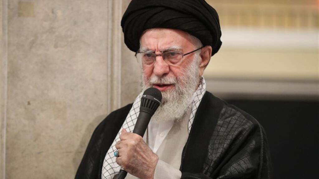 علی خامنه‌ای
