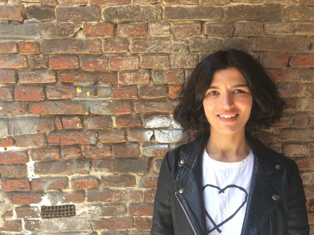 Socióloga francesa Majdouline Sbai é autora de “Uma moda ética é possível?”