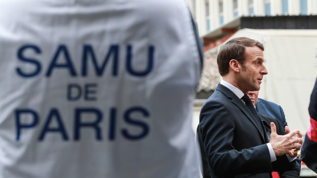Emmanuel Macron s'est rendu le mardi 10 mars au centre d'appel (15) du Samu de l'hôpital parisien Necker-Enfants malades, qui reçoit environ 6 000 appels par jour, le double qu'en temps normal.: