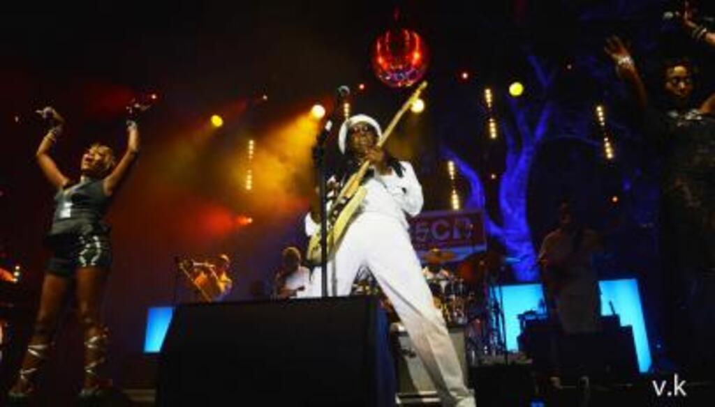 Le guitariste Nile Rodgers en concert à Marseille, le 20 juillet 2013.