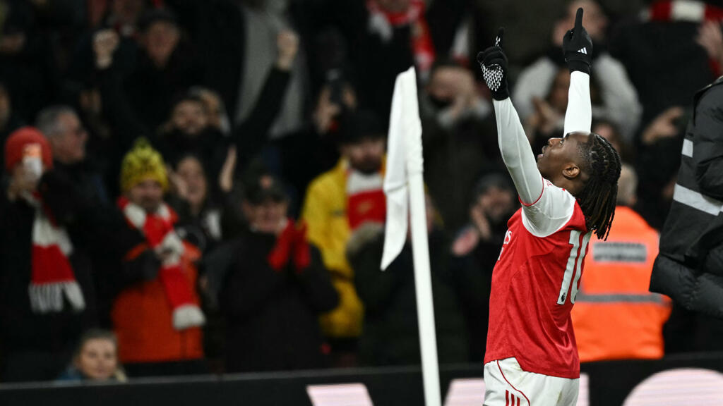 Football: un triplé d'Eze et Arsenal domine Tottenham pour distancer la concurrence