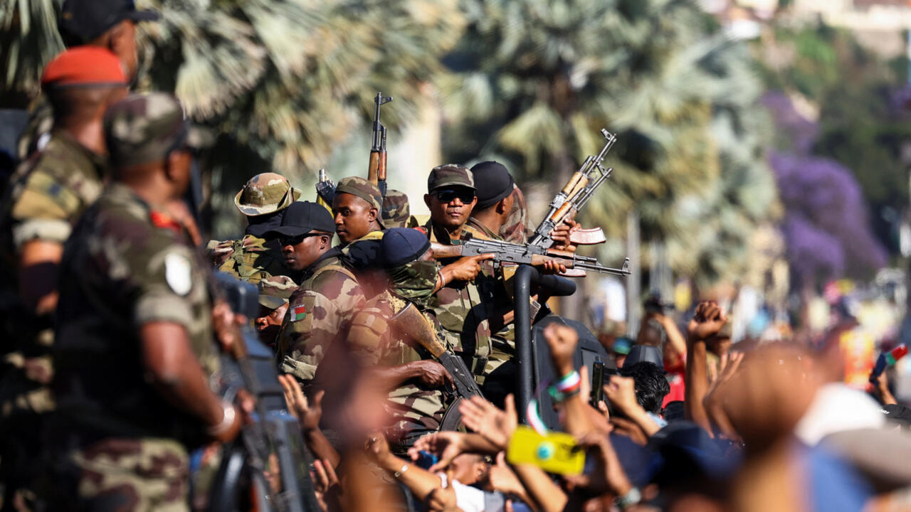 [En direct] Madagascar: l'Assemblée nationale vote la destitution du président, des militaires disent «prendre le pouvoir»