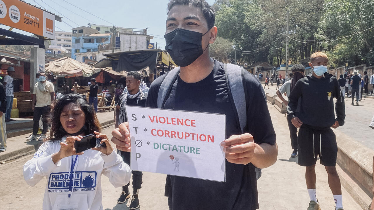 «On a l’impression de mendier nos droits»: À Madagascar, des jeunes Tananariviens tentent à nouveau de défiler