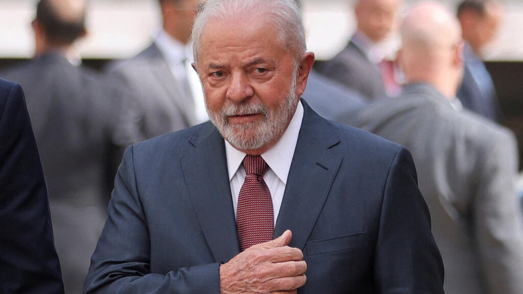 O presidente eleito Lula esta em busca de um governo de coalizão.