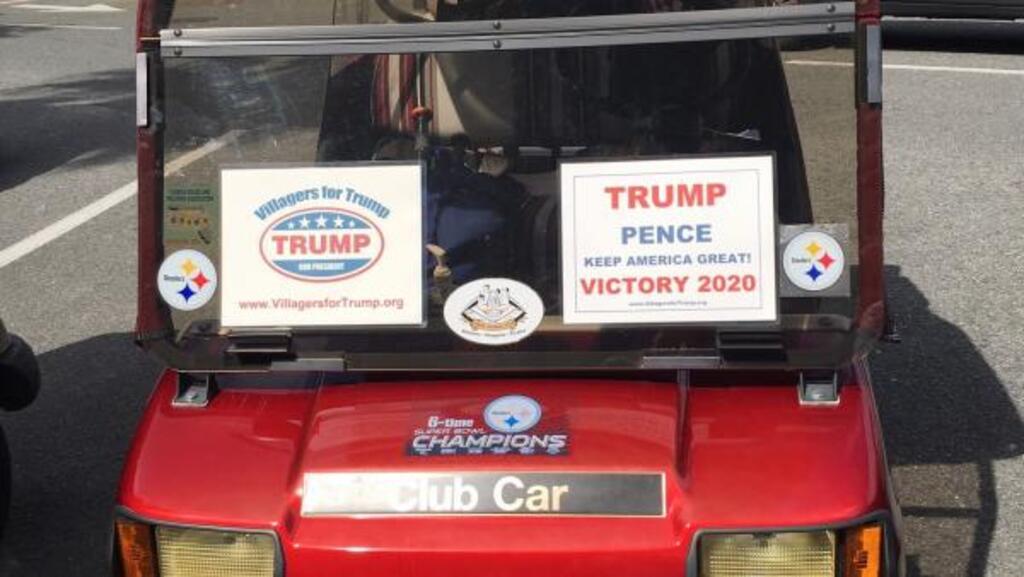 Devant le passage d’une voiturette de golf ornée d’un drapeau aux couleurs de Donald Trump, Richard Roman nous confie : «Ici la majorité de la population est du côté républicain. Je m’y sentirai bien, beaucoup mieux qu’à New York».