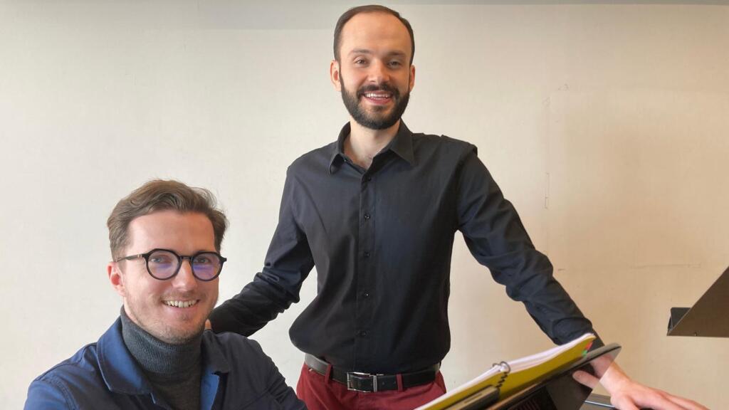 O pianista Ramon Theobald e o baixo-barítono Luis Felipe Sousa participam do concerto "Melodias Francesas e Brasileiras" na Ópera de Paris.