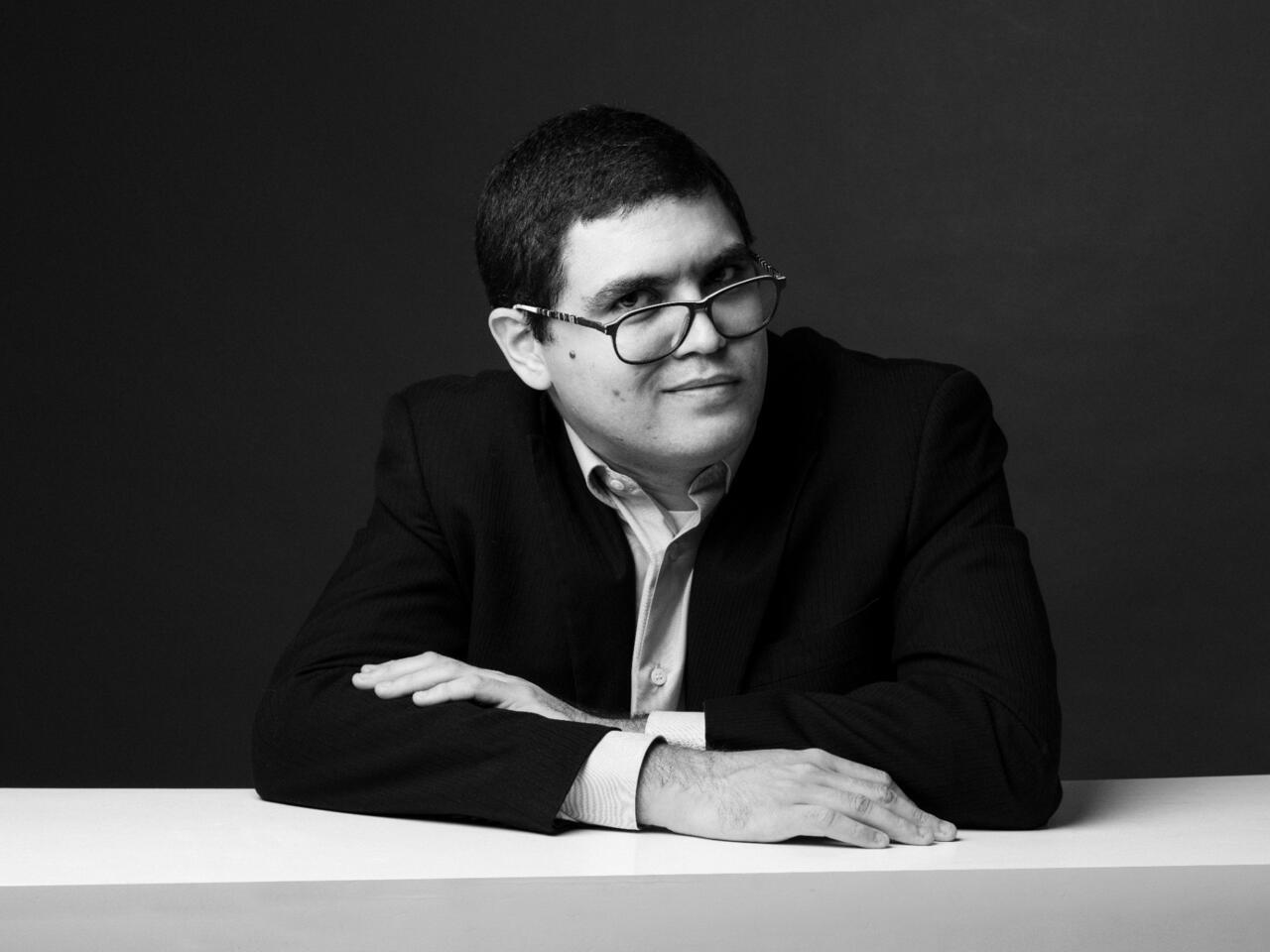 Matar tigres y vivir para contarlo: charla con el periodista venezolano Luis Carlos Díaz - Algo que Decir