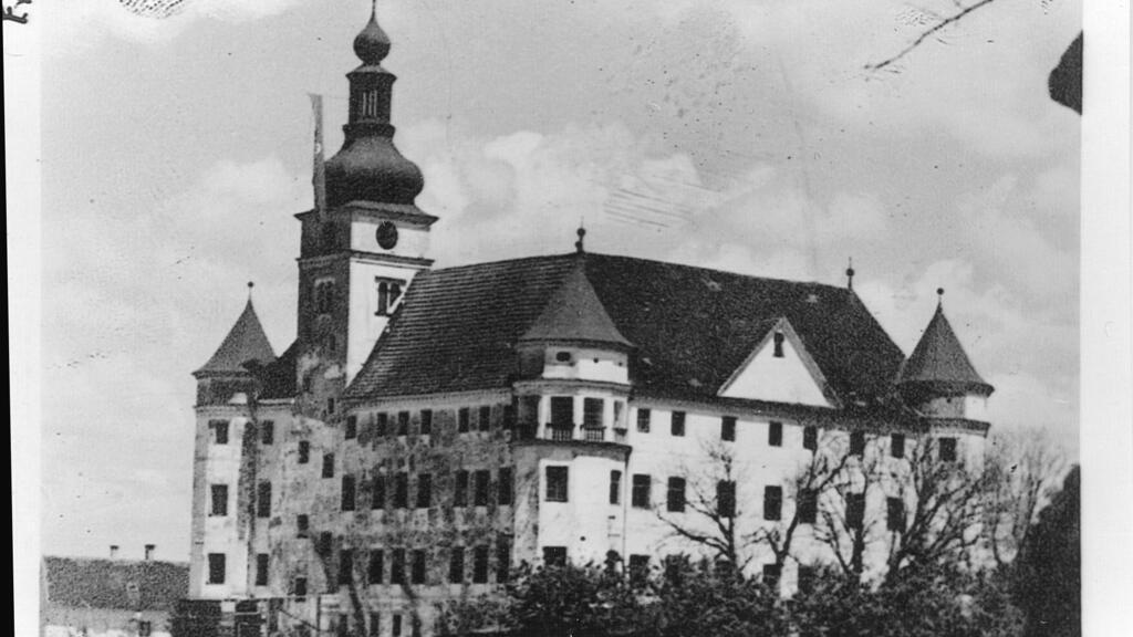 L'historien me précise : « Les photos sont tirées du rapport d'enquête américain de 1945. Elles ont été prises par les auteurs des crimes à l'époque du centre de mise à mort. »