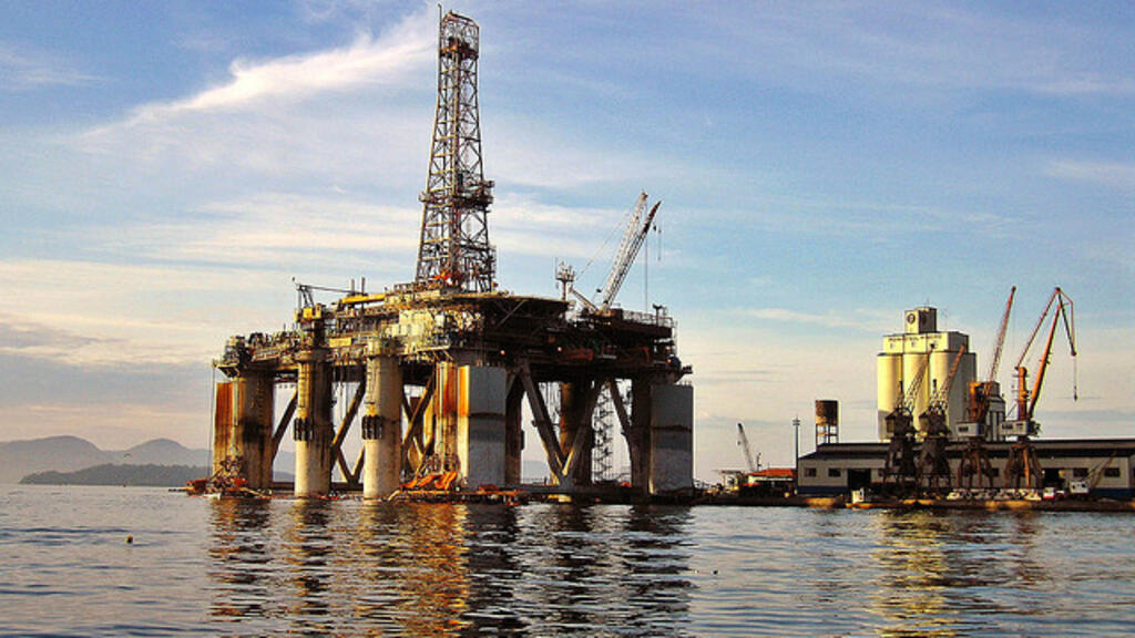 Bloqueo de Trump a petroleros “pueden ser devastadoras” para la economía venezolana, dice analista.