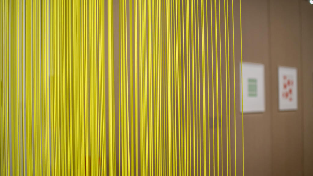 Obra do venezuelano Jesús Rafael Soto que integra a exposição Paris et Nulle Part Ailleurs, no Museu da Imigração, no 12° distrito da capital francesa.