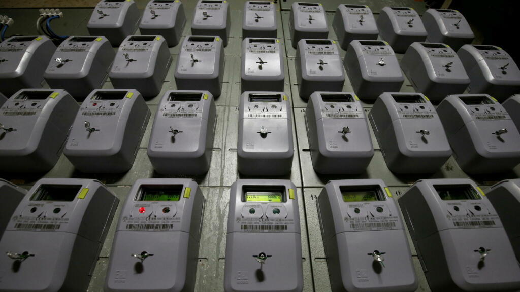En Espagne où la moitié des foyers ont souscrit à un contrat de fourniture à prix libre, le prix de l'électricité a triplé en six mois. Ici, des compteurs électriques dans un immeuble de Barcelone.