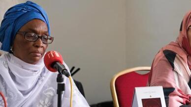 Kadiata Malick Diallo et Matt Ewnen lors de l'émission 7 milliards de voisins consacrée aux droits des femmes en Mauritanie, enregistrée à Nouakchott.