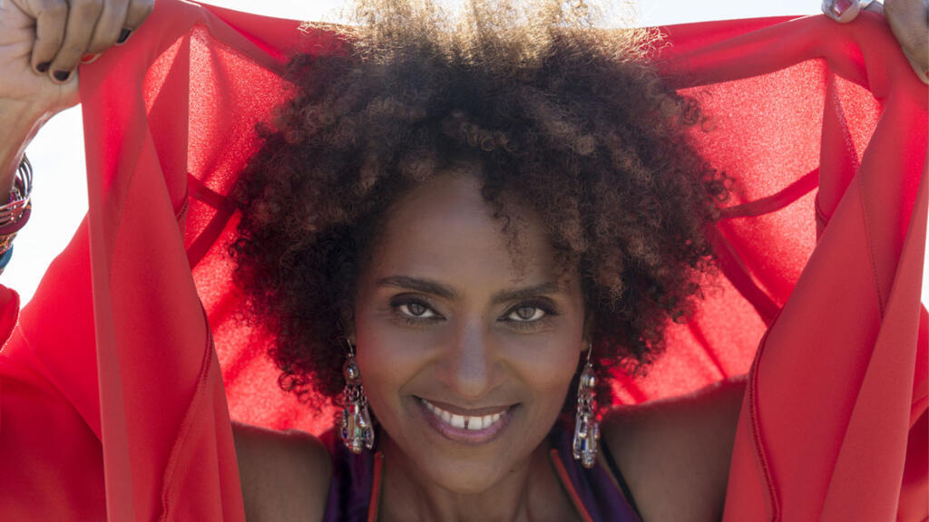 Malika Zarra.