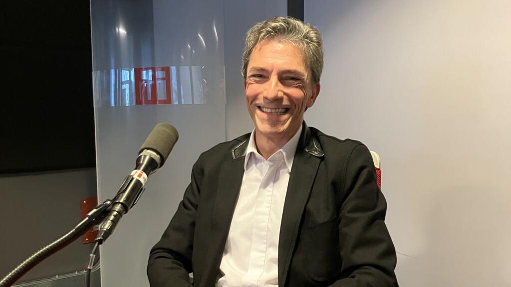 en studio à RFI (octobre 2024)