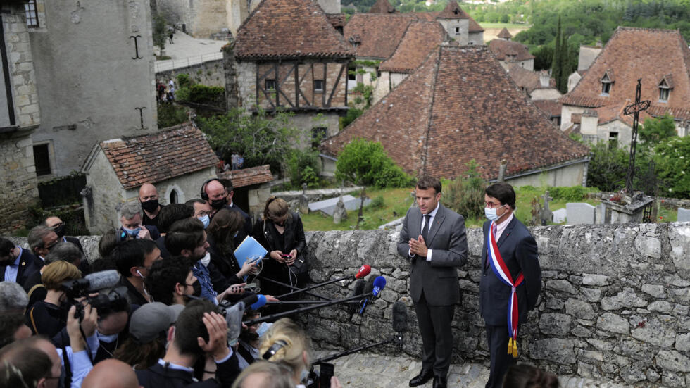 À la Une Emmanuel Macron à la campagne et en campagne Revue de