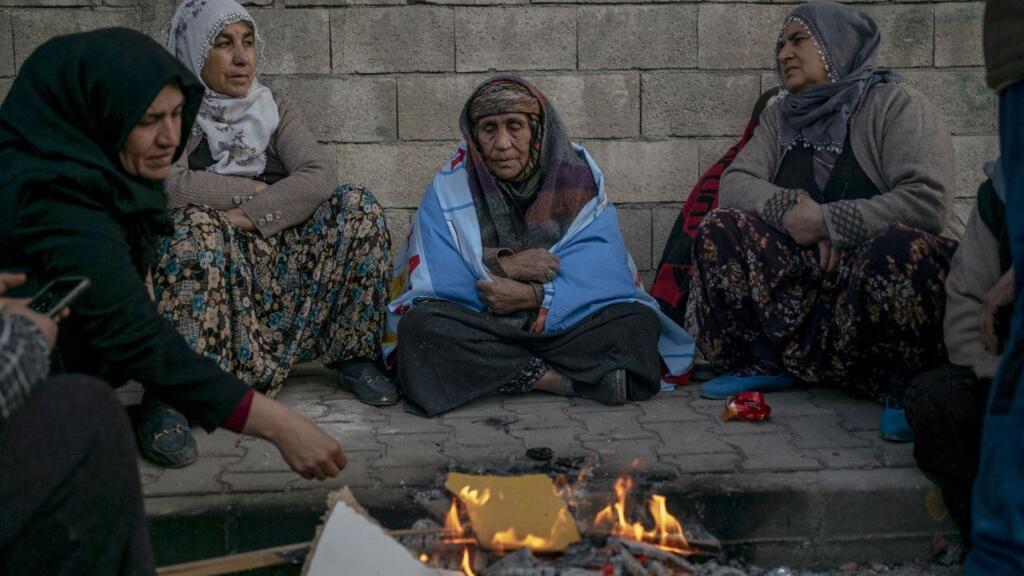 Ranime, 60, has been waiting for news for three days of his son (40) buried with his wife in Adiyaman.