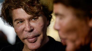 Τηλεοπτικός παρουσιαστής Igor Bogdanoff (L) και ο αδελφός του Grichka Bogdanoff.