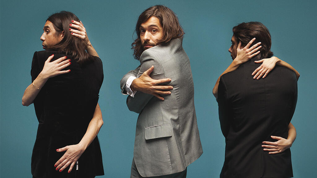 O trio de electropop francês Naive New Beaters volta à cena musical lançando seu quinto álbum, "FVTVRVM".