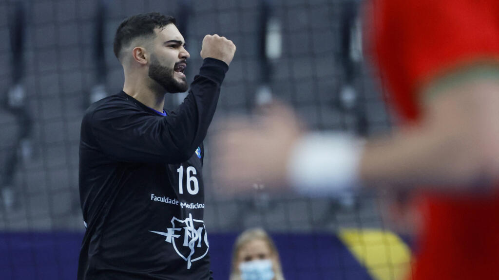 O goleiro do Brasil, Rangel Rosa, durante a partida do Grupo II do Campeonato Mundial de Handebol Masculino IHF entre Portugal e Brasil em Gotemburgo, Suécia, em 18 de janeiro de 2023.