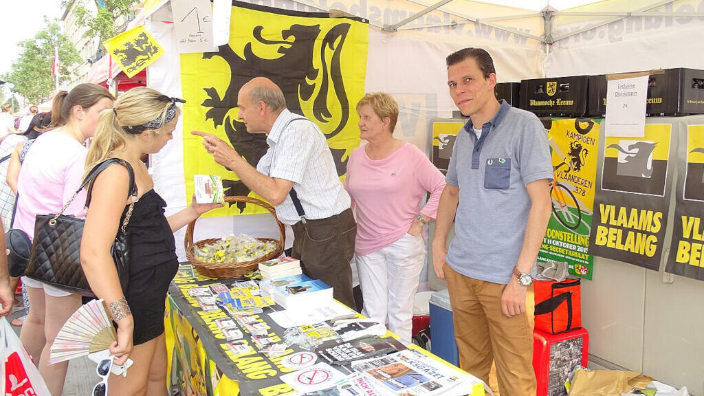 Un stand du parti Vlaams Belang lors de la Coupe Sels 2015 à Merksem en Belgique. (Image d'illustration)