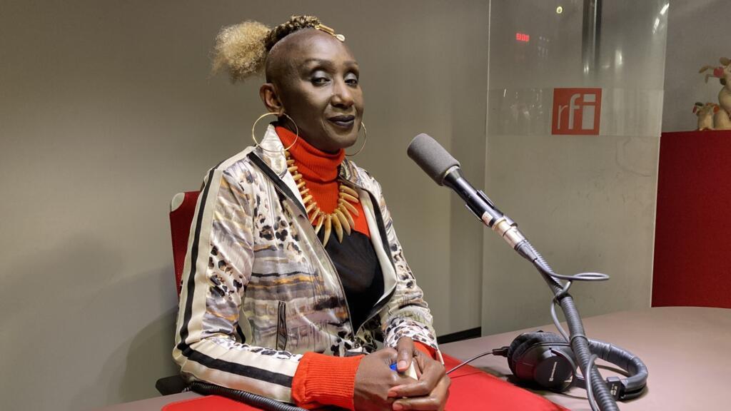 Mwad Marylin Yav dans les studio de RFI.