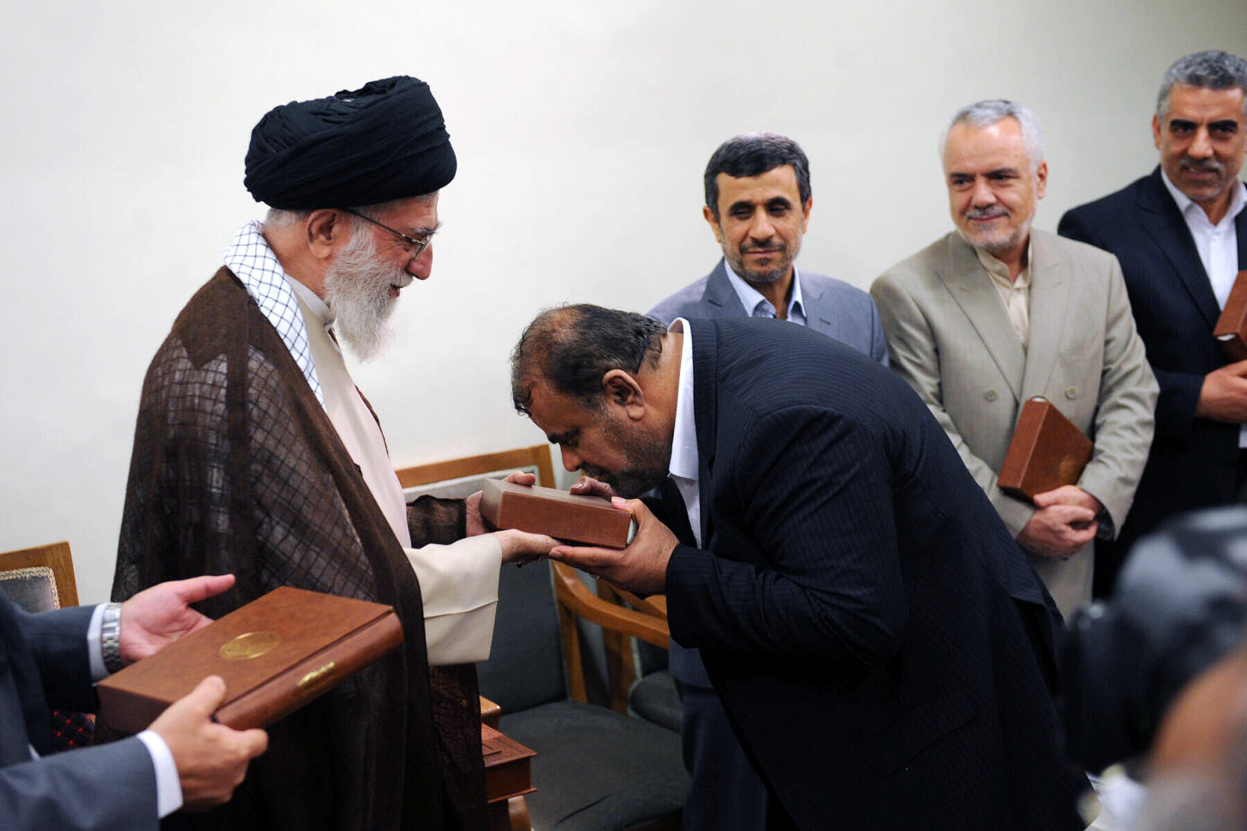 رستم قاسمی نزد رهبر جمهوری اسلامی ایران