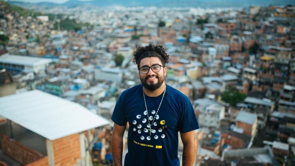 O ativista brasileiro Raull Santiago, um dos idelizadores do Gabinete de Crise do Complexo do Alemão