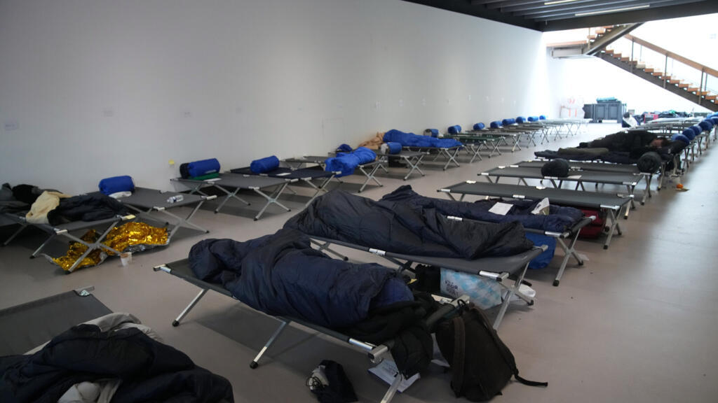 Grand froid: Paris renforce l'accueil d'urgence pour les sans-abri