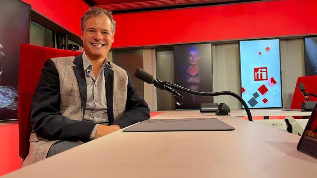 O ator brasileiro radicado na França Antonio Interlandi no estúdio 21 da RFI.