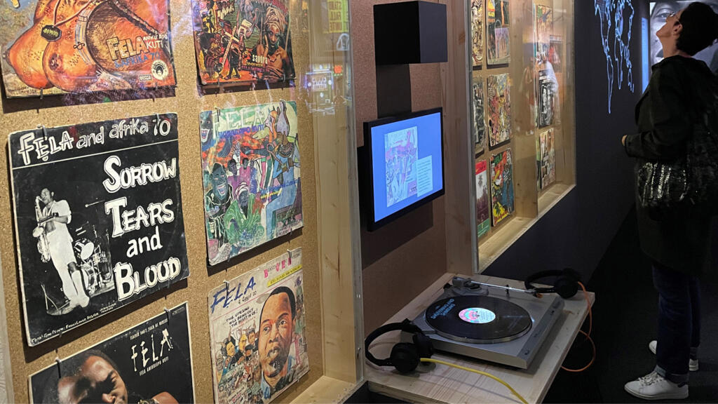 La discographie de Fela exposée à la Cité de la Musique.