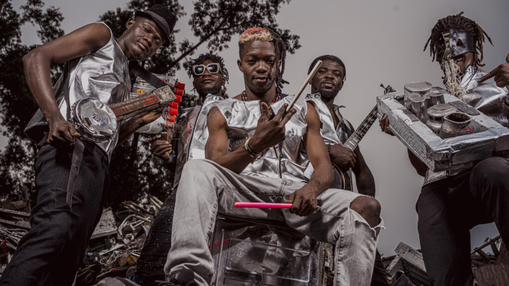 «Kiniata» est le premier album du groupe kin'gongolo kiniata.