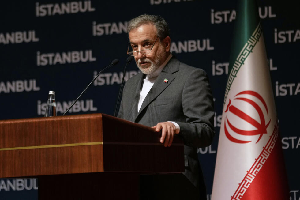 Le ministre iranien des Affaires étrangères, Abbas Araghchi, participe à une conférence de presse à Istanbul en Turquie, dimanche 22 juin 2025.