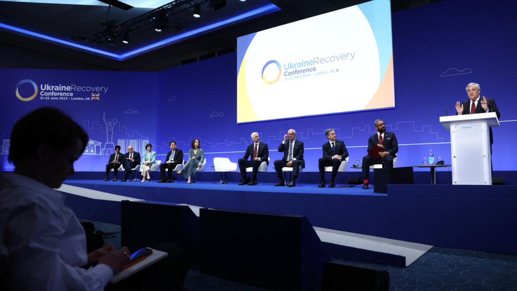 Le ministre italien des Affaires étrangères, Antonio Tajani, s'adresse à la séance d'ouverture le premier jour de la conférence sur la reconstruction de l'Ukraine, à Londres, le 21 juin 2023.