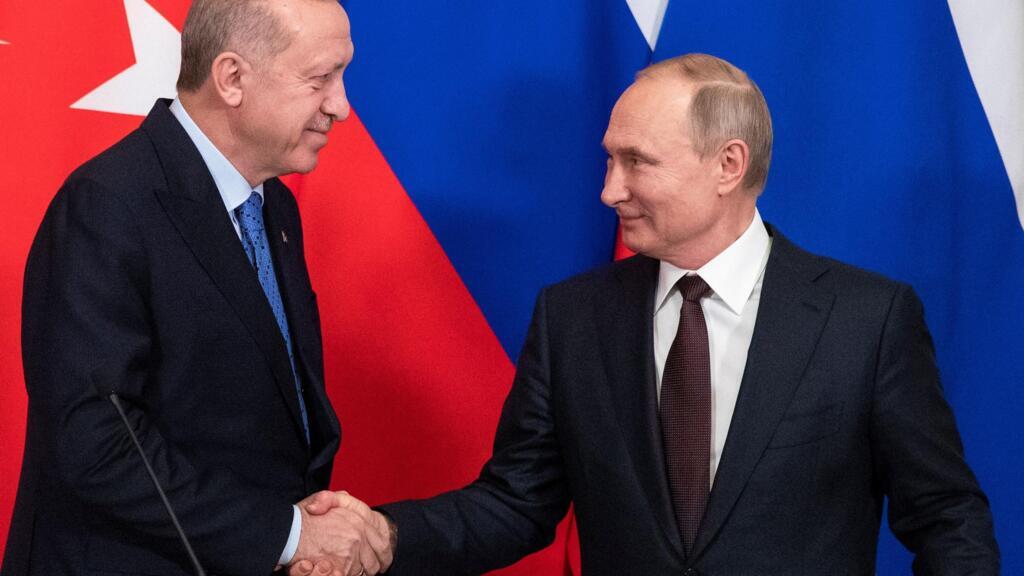 Le président turc Erdogan et le président russe Poutine lors de la conférence de presse qui a suivi l'accord conclu à Moscou le 5 mars.