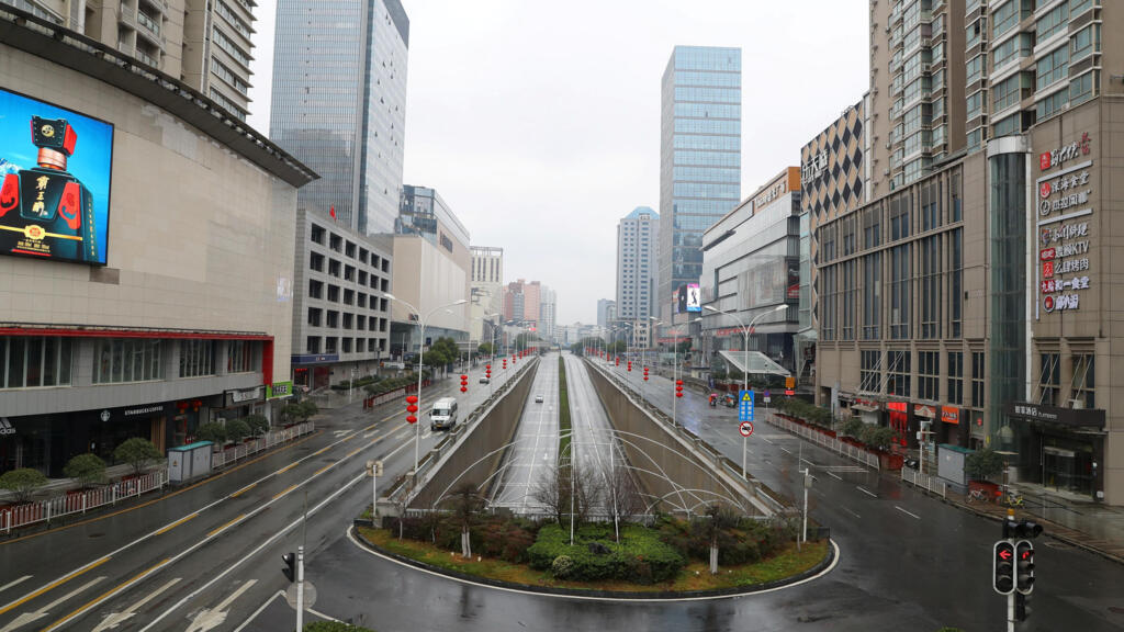 Une vue de Wuhan, dans la région du Hubei, après l'interdiction de circulation de la grande majorité des véhicules dans le centre ville, le 26 janvier 2020.