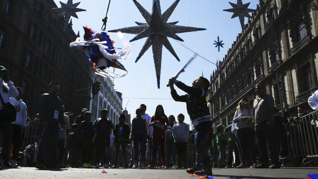A piñata mexicana de Natal é uma estrela de sete pontas com grande simbologia cristã